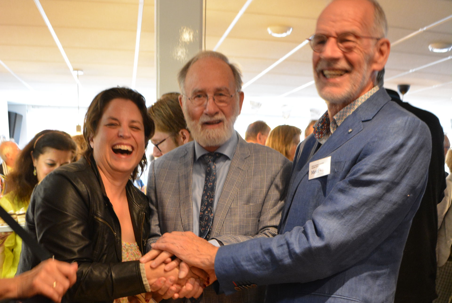 Wethouder Willemien Vreugdenhil, medeoprichter Ab Koskamp en voorzitter Klaas Koping bij de officiële heropening van Meet-Inn